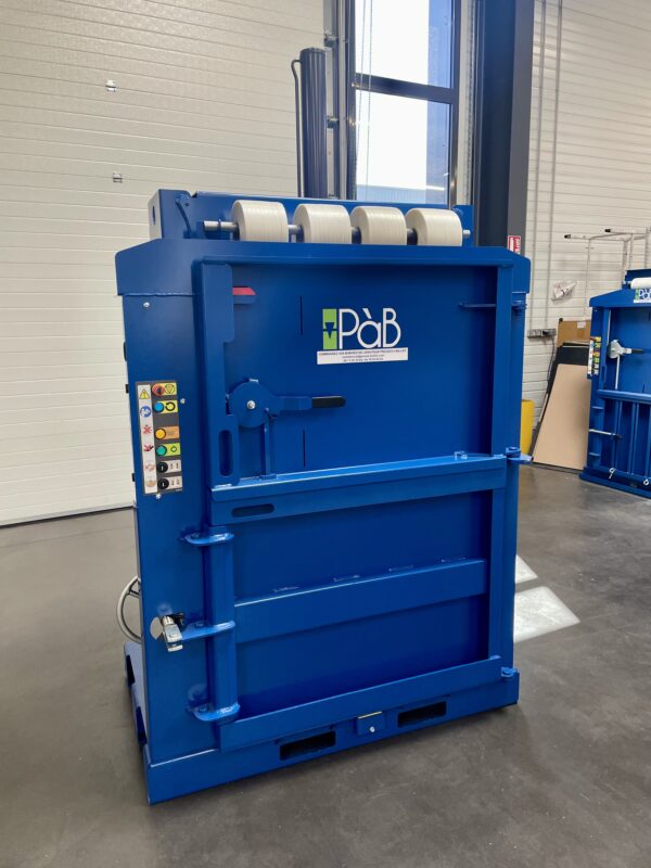 PRESSE À BALLES VERTICALE MF130